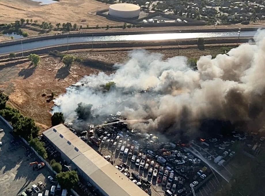 Rancho Cordova salvage yard fire sends smoke across region