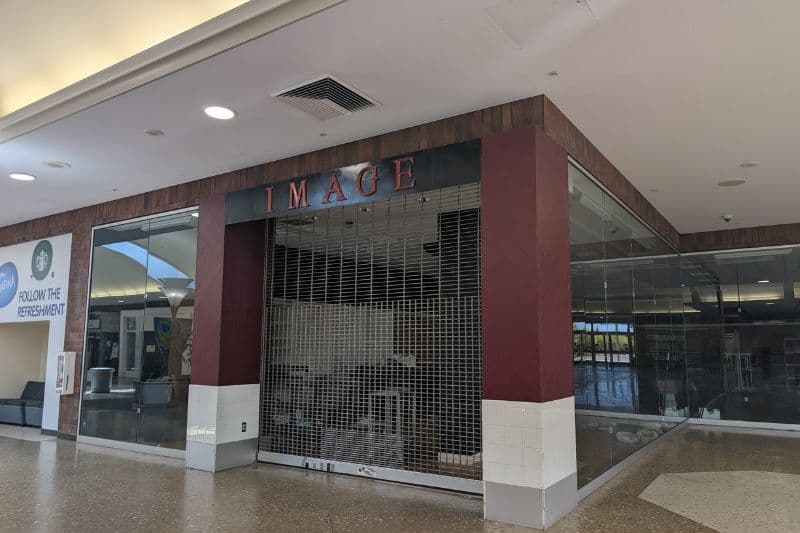 Independent clothing shop closes at Sunrise Mall. What’s next?