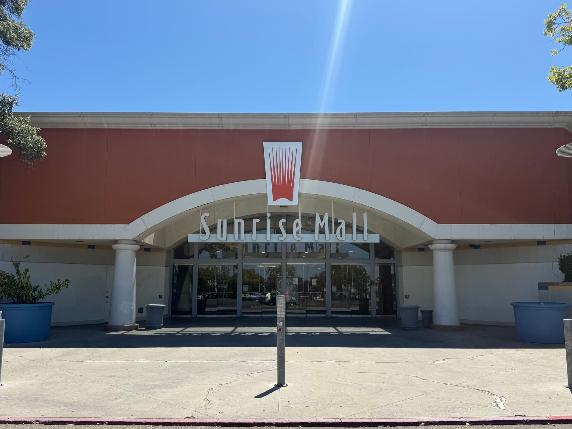 Hockey-focused sports center on horizon at Sunrise Mall